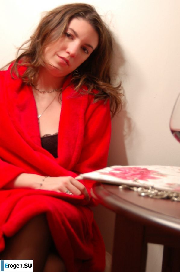 A young woman in red drank and undressed on camera. Part 2. Photo 2