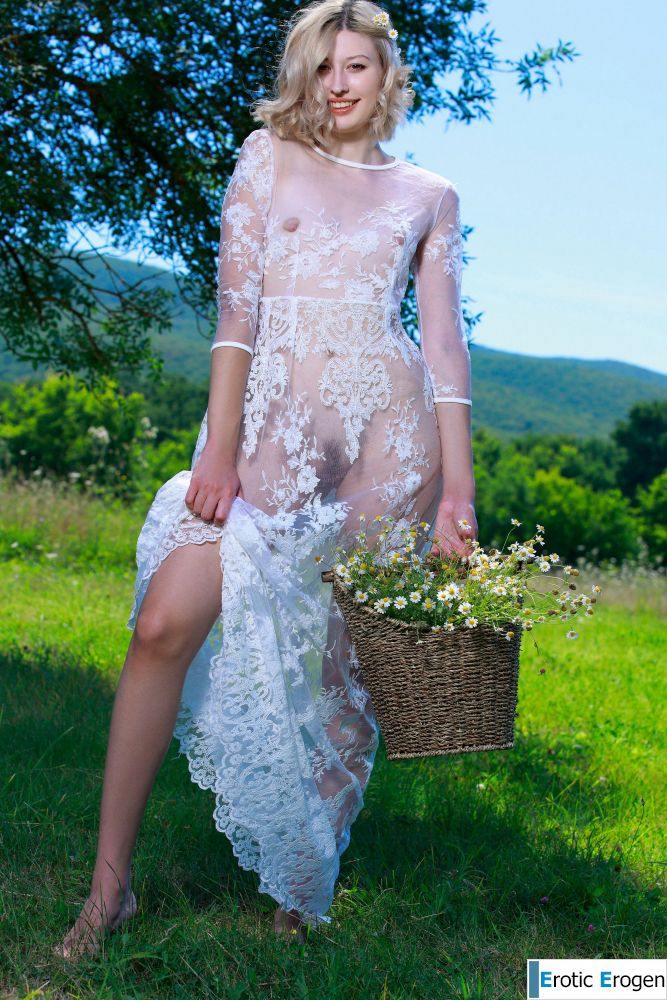 Amalia Nymph in Meadow Flowers. Фото 1