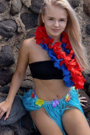 Emma K in Aloha. Эскиз 3