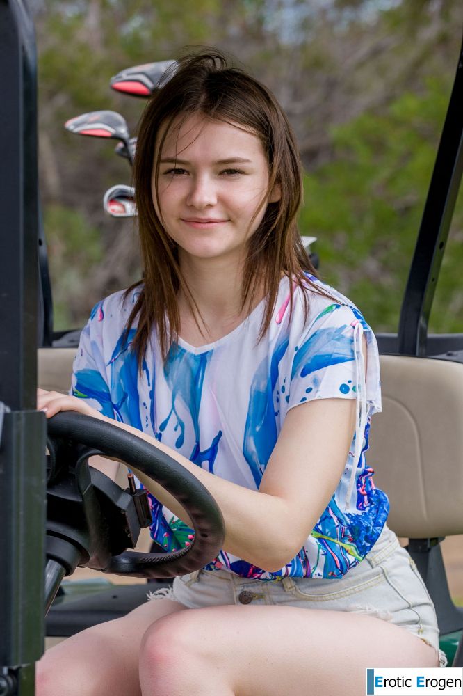 Matty in Golf Buggy. Фото 1