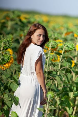 Melania in Sunflowers. Thumb 2